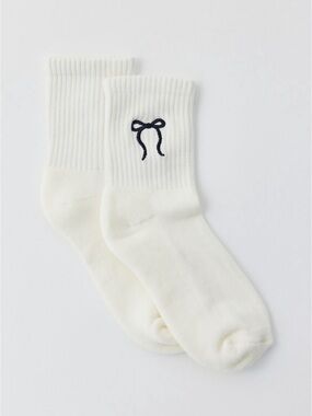 Bow Icon Embroidered Quarter Crew Socks
Black & White by Urban Outfitters NWT